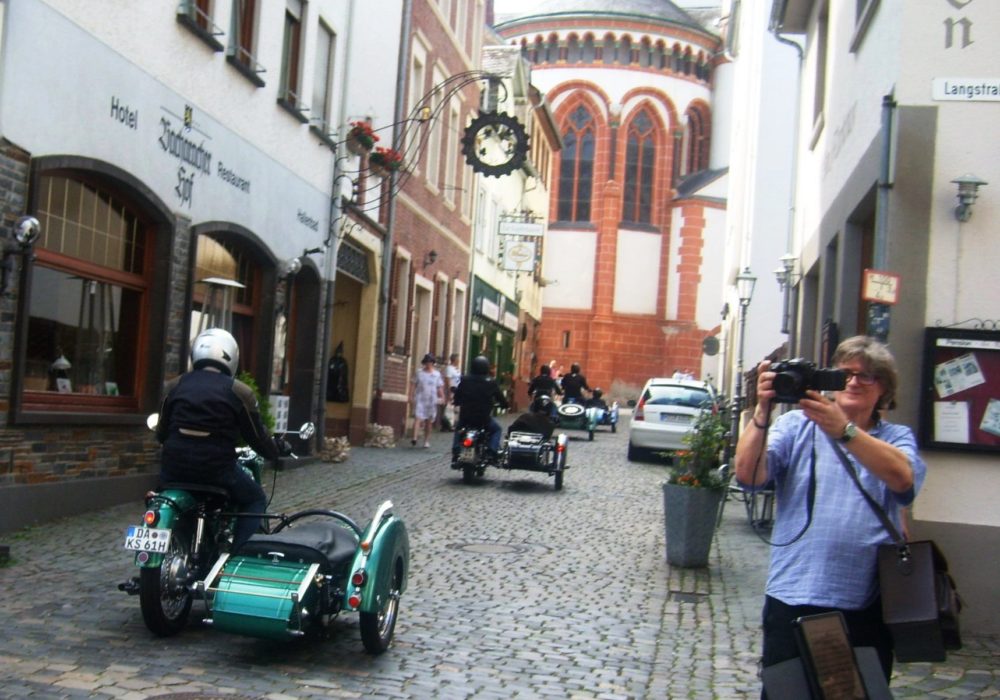 VIDEO: Rheinromantik mit Motorrad-Terror